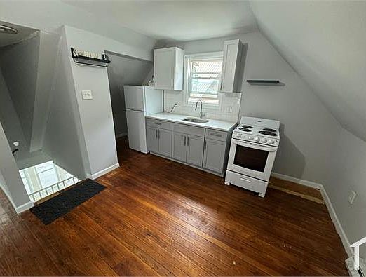 1st image of 394 Myrtle Ave Floor 3
