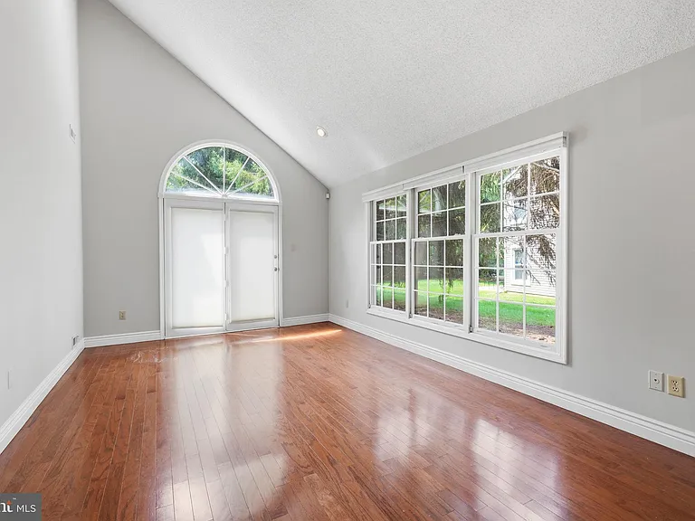 7 Walton Ct — Photo 4