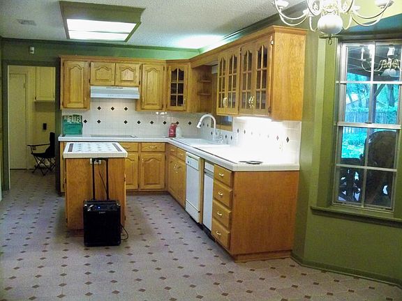 5th image of 2207 Dogwood Dr