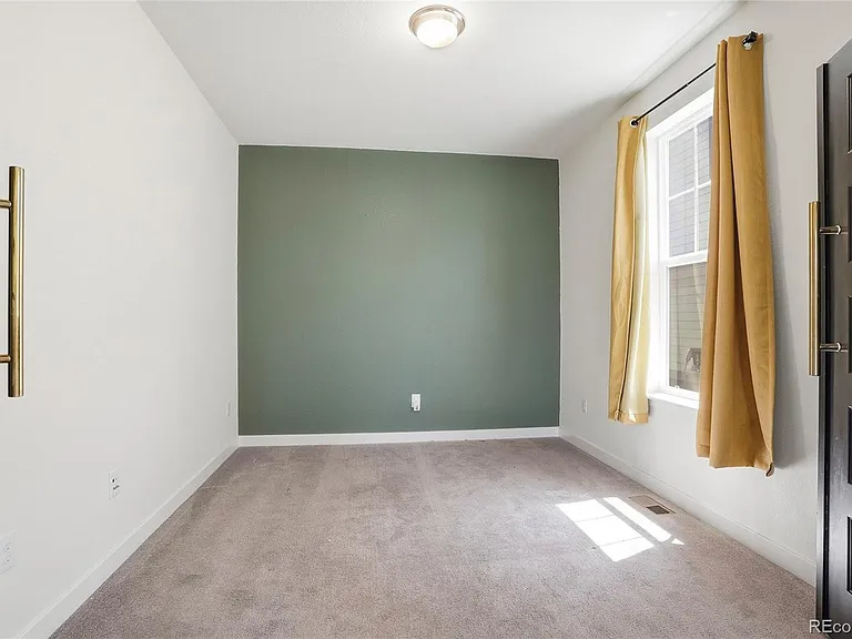 901 Sandstone Cir — Photo 20