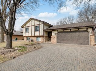 917 97th Ave NE, Blaine, MN 55434