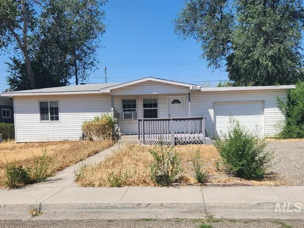 313 Baker Dr, Mtn Home, ID 83647