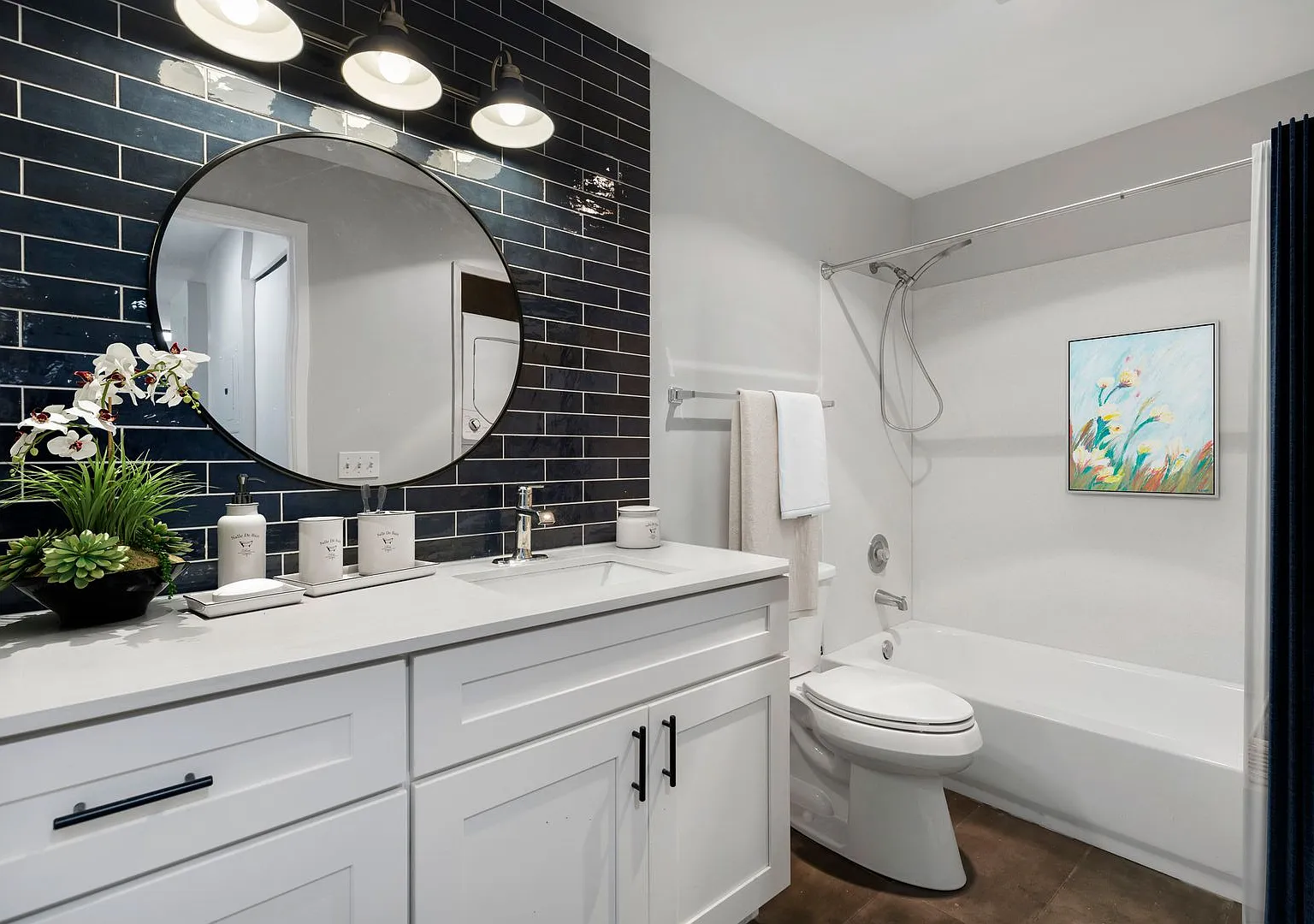 Interlake Apartments — Photo 4