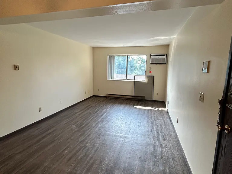 2421 4th Ave N #16 — Photo 11