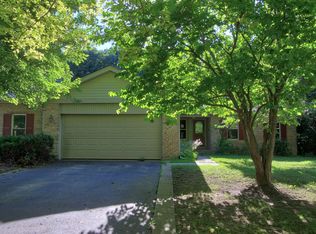 333 Bayberry Dr, Algonquin, IL 60102