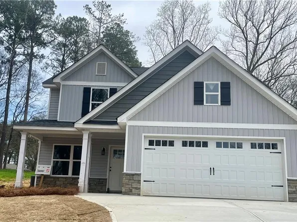 121 Pinecrest Cir, Dallas, GA 30132