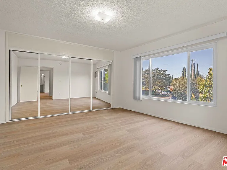 15540 Moorpark St #8 — Photo 9