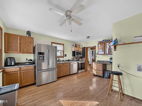 2nd image of 820 Cory St