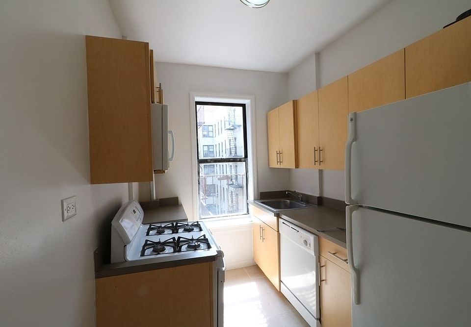 2nd image of 90 Ellwood St APT 6D