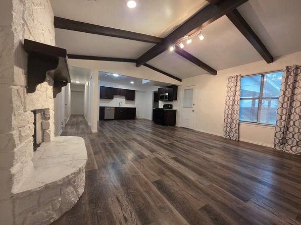 926 W Embercrest Dr, Arlington, TX 76017