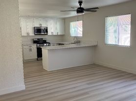 714 Franklin Ln, Vista, CA