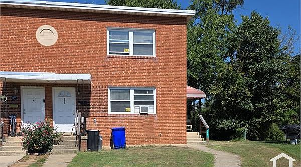 1st image of 902 7th St #1