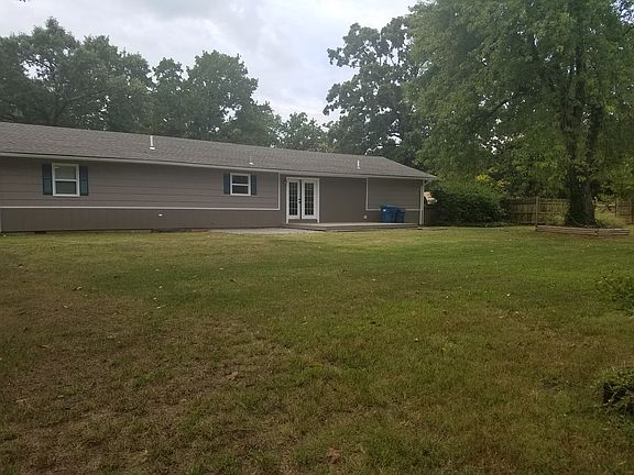 3rd image of 701 Woodland St