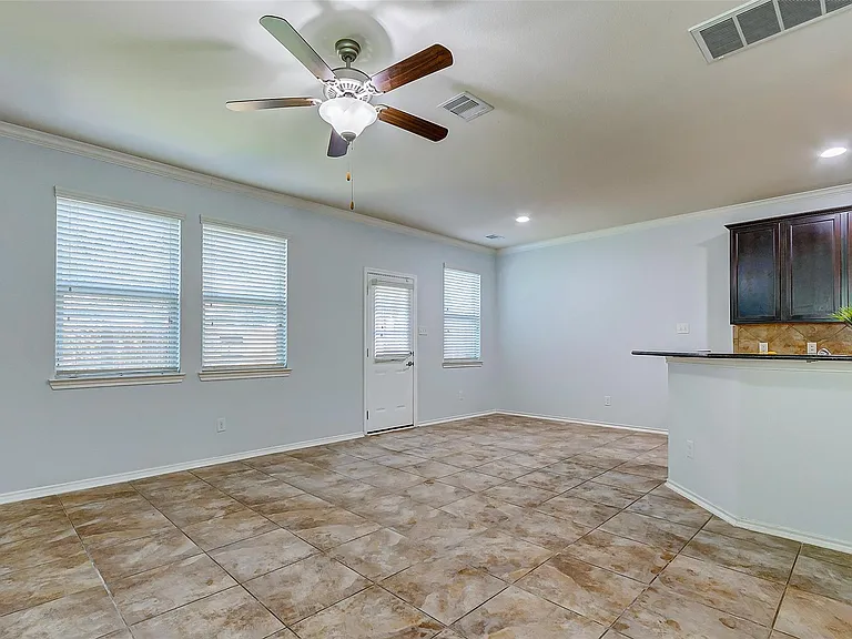 6451 Calgary Woods Ln — Photo 10