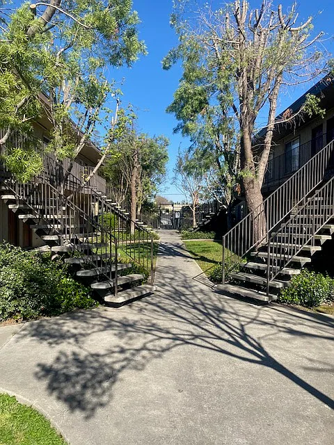 Lincoln Village Apartments — Photo 4