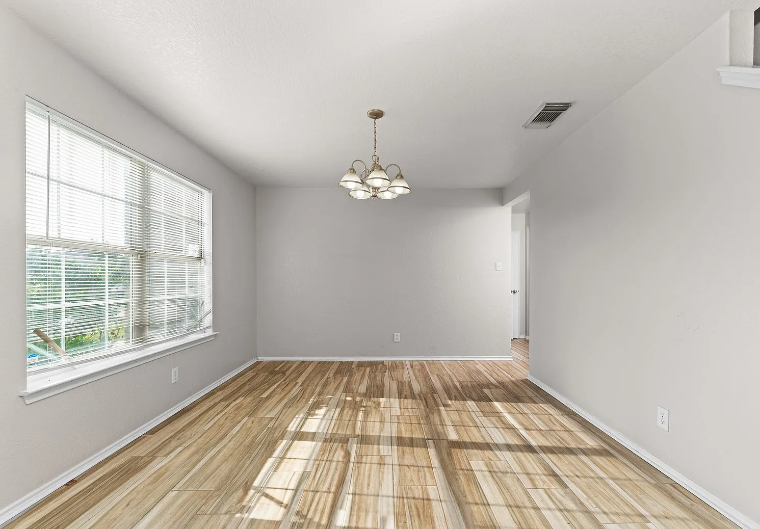 3 bed, 2.5 bath, 2144 sqft, $1,850 — Photo 2