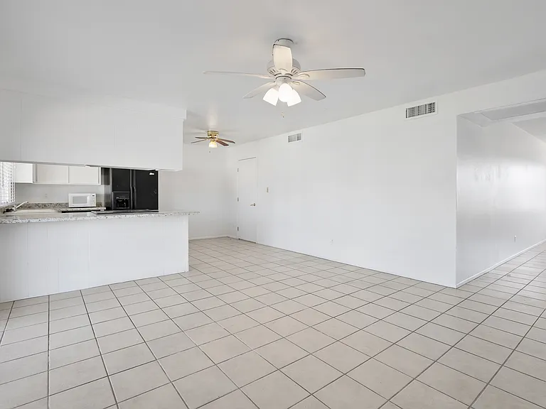 2104 E Cornell Dr — Photo 5