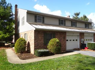 24 School Dr, Leola, PA 17540