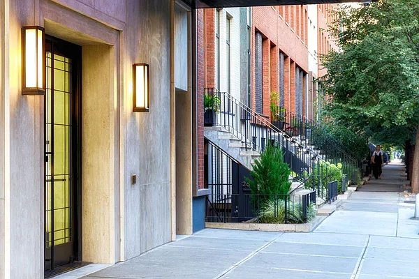 Rented by Level Group | media 17