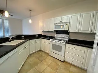 921029 Koio Dr — Photo 2