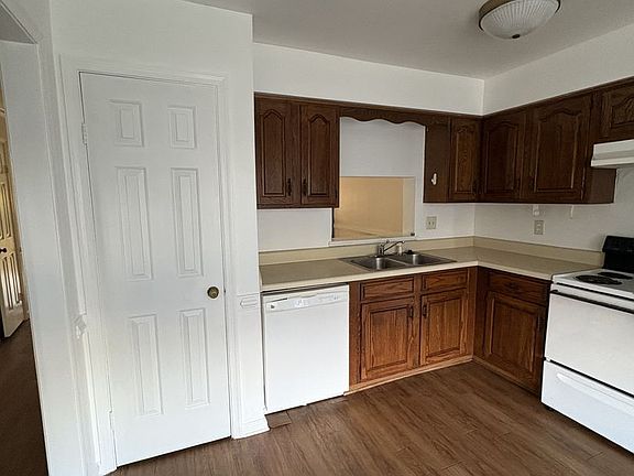 2nd image of 144 Majestic Cir