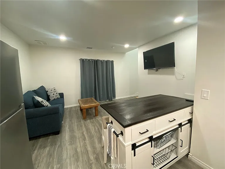 10059 Woodale Ave — Photo 2