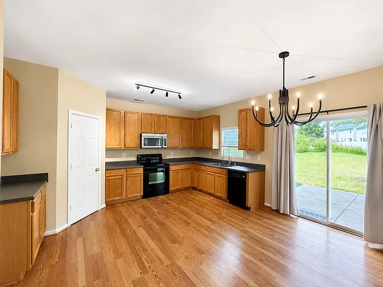 2223 Savannah Hills Dr — Photo 3