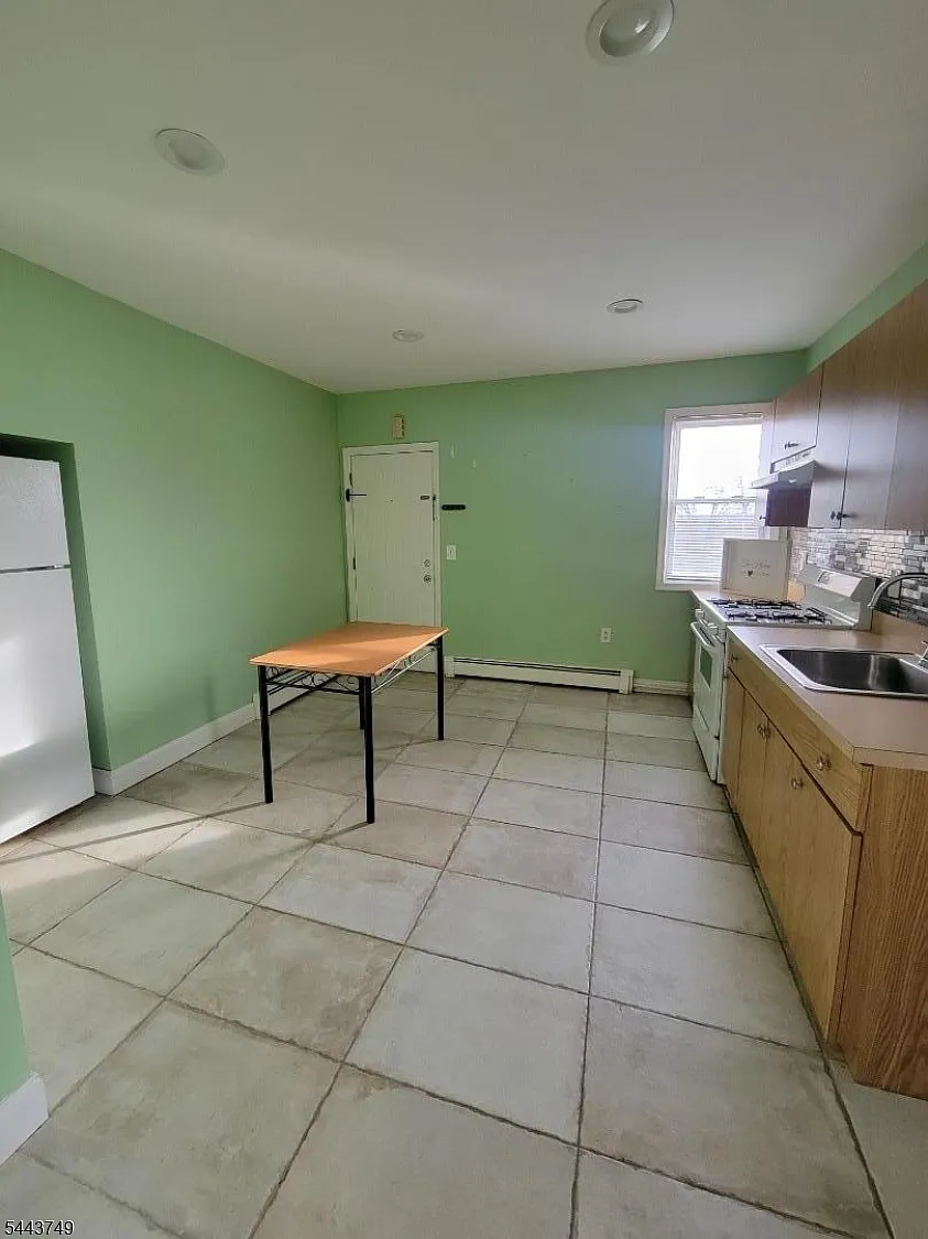 1 bed, 1.0 bath, $1,650 — Photo 3