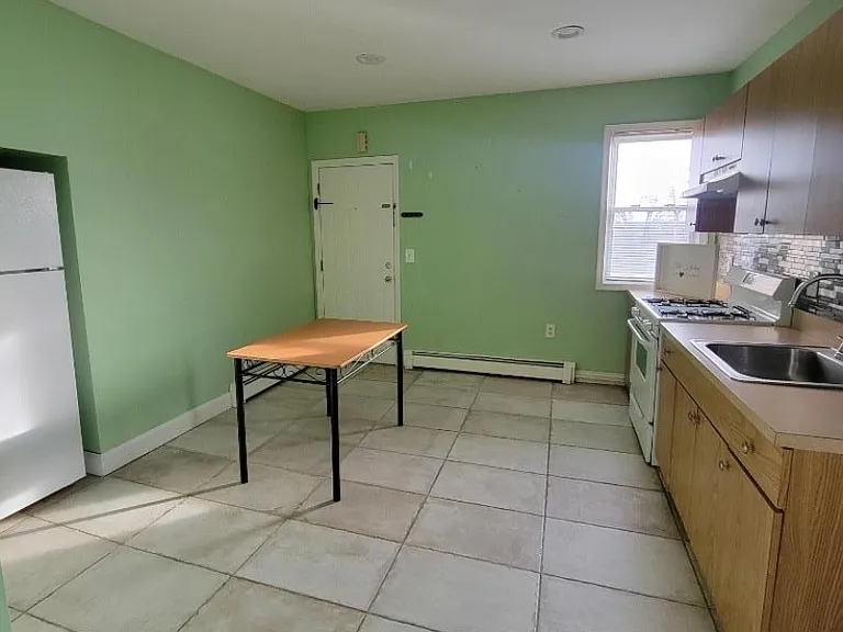 44 King St #3 — Photo 3