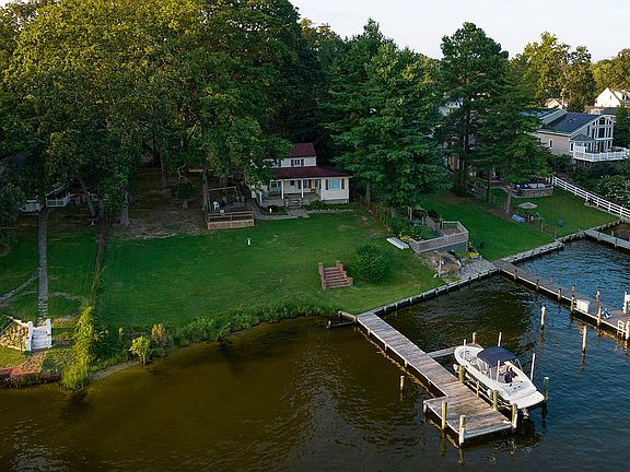 5th image of 369 South Dr