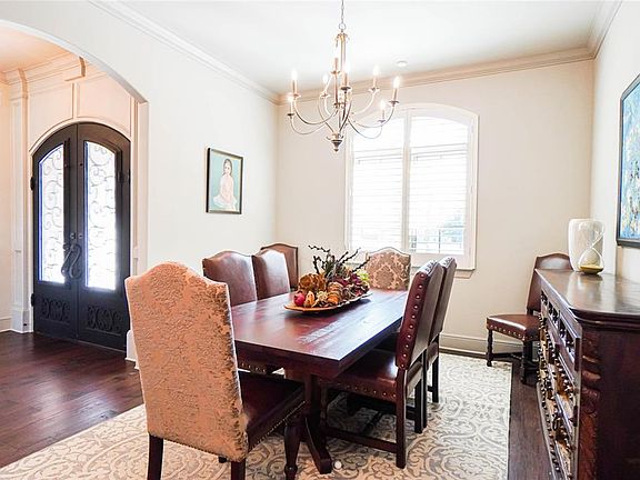 5th image of 806 Summerlin Dr