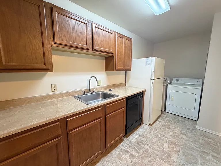 County Green Apartments — Photo 6