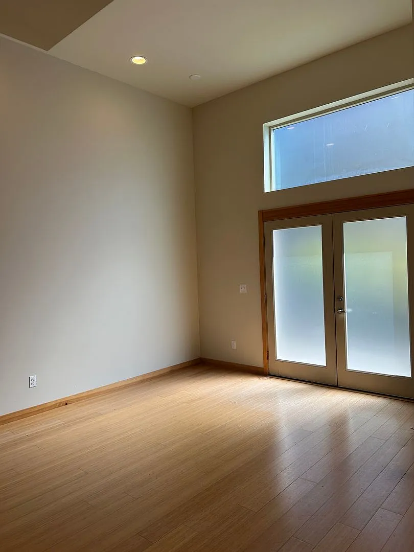 West Seattle townhome - 3BR w/ Oversized Windows! — Photo 3