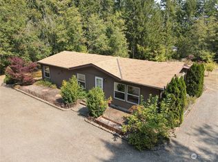 261 N Suncrest Dr, Hoodsport, WA 98548