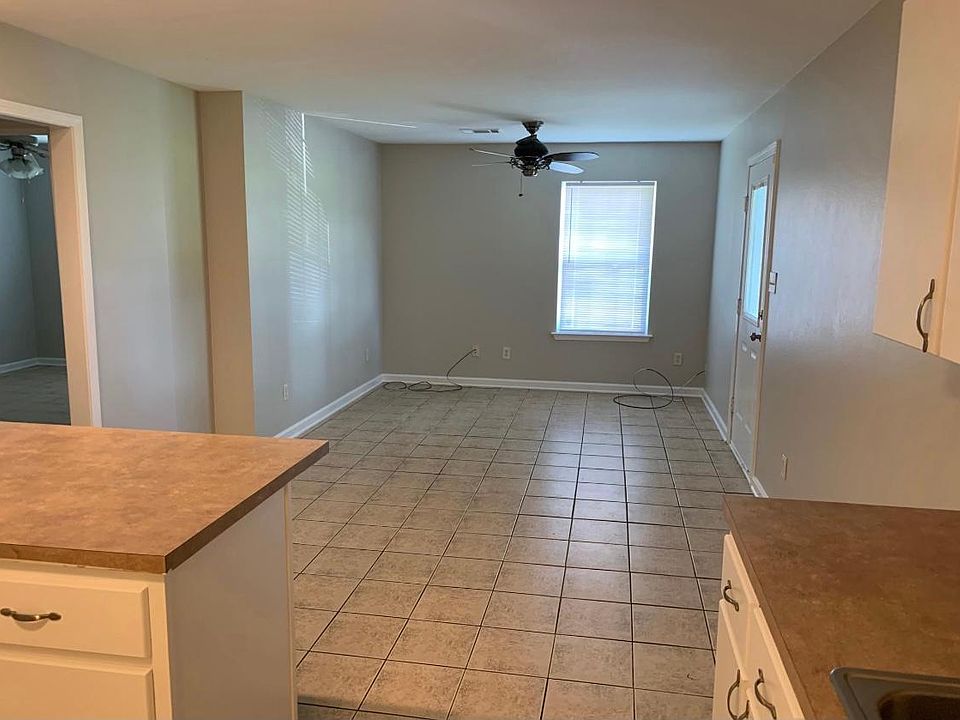 2nd image of 122 W Nipper St #1