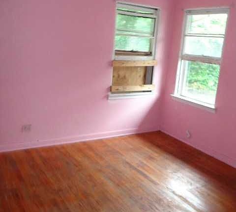 5th image of 809 New York St
