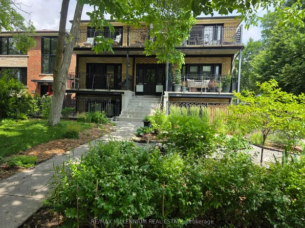 201 High Park Ave #2, Toronto, ON M6P 2S5