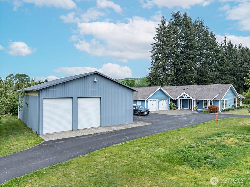 3rd image of 2716 Foron Road