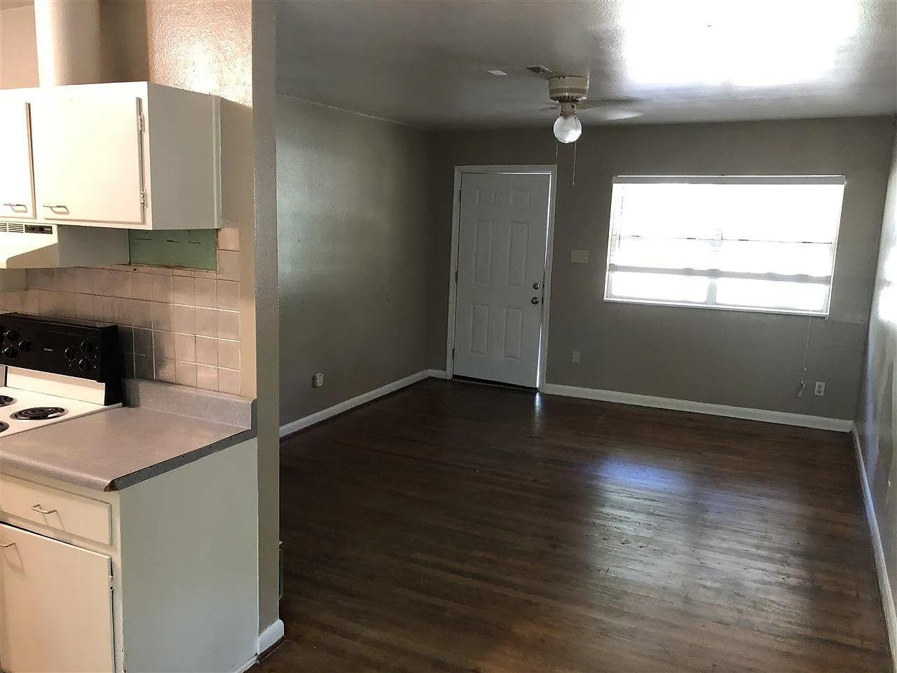 3 bed, 1.0 bath, 888 sqft, $1,350 — Photo 4