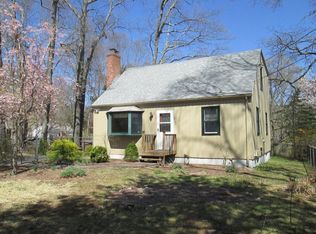 107 Hillcrest Rd, Niantic, CT 06357