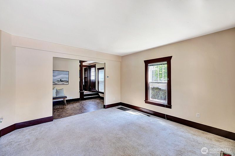 5th image of 250 SE Andrews Street