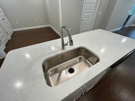 5th image of 4000 Shadow Green Dr #4102