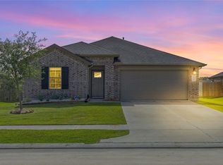 329 Kickapoo Dr, Anahuac, TX 77514