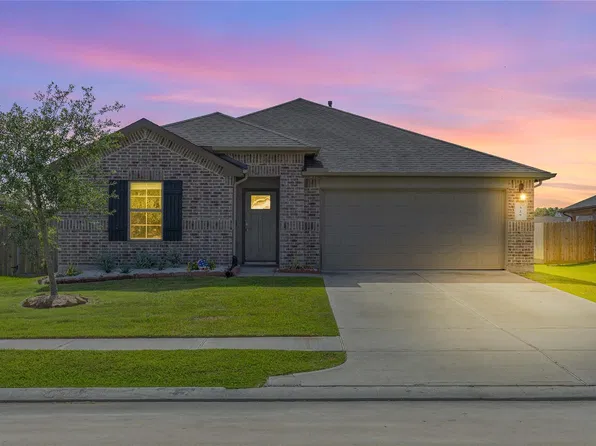 329 Kickapoo Dr, Anahuac, TX 77514