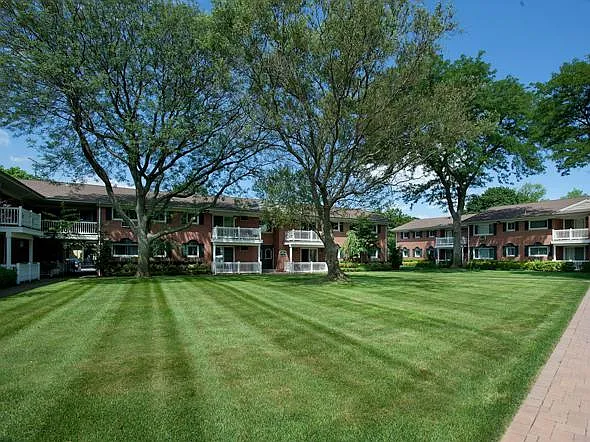 Fairfield Estates At Farmingdale Village — Photo 3