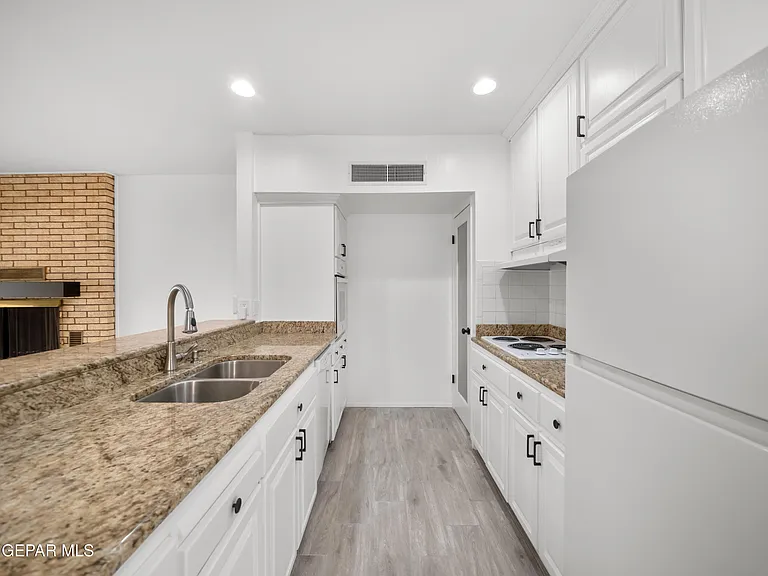 5205 Nome Ave — Photo 12
