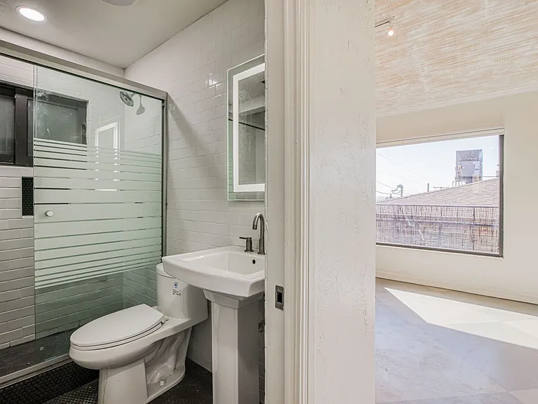 1606 N Stanton St #10 — Photo 5