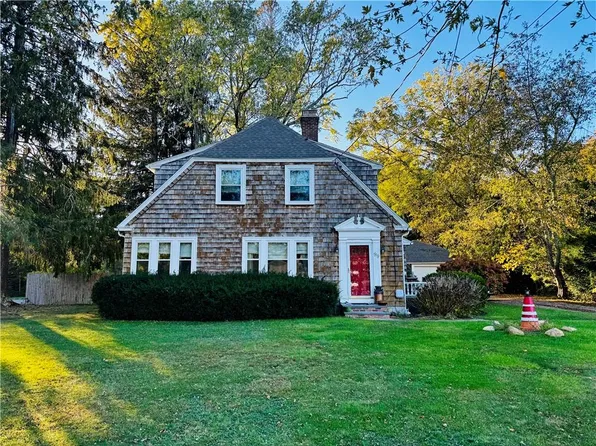 99 Main St, Ashaway, RI 02804