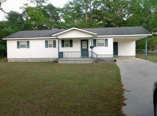 8 S College St, Claxton, GA 30417