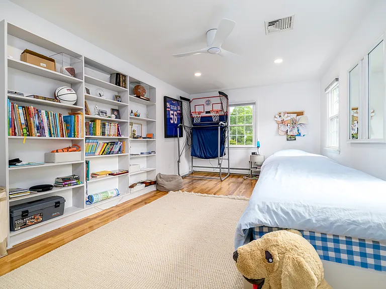 Large bedroom second floor